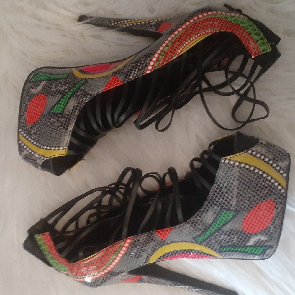 Bumper  platform heels.